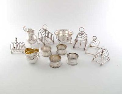 Appraisal: A mixed lot five various small toast racks a cream