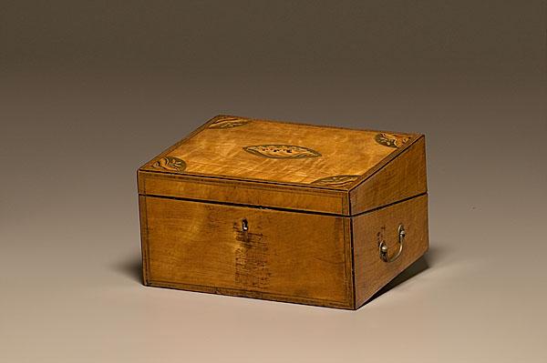 Appraisal: INLAID FEDERAL LAP DESK ca probably English Of satinwood with