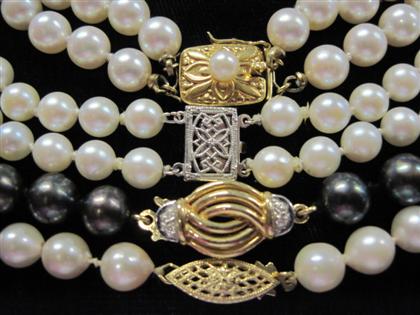 Appraisal: Lady's group of pearl necklacesThree pearl necklaces of varying length