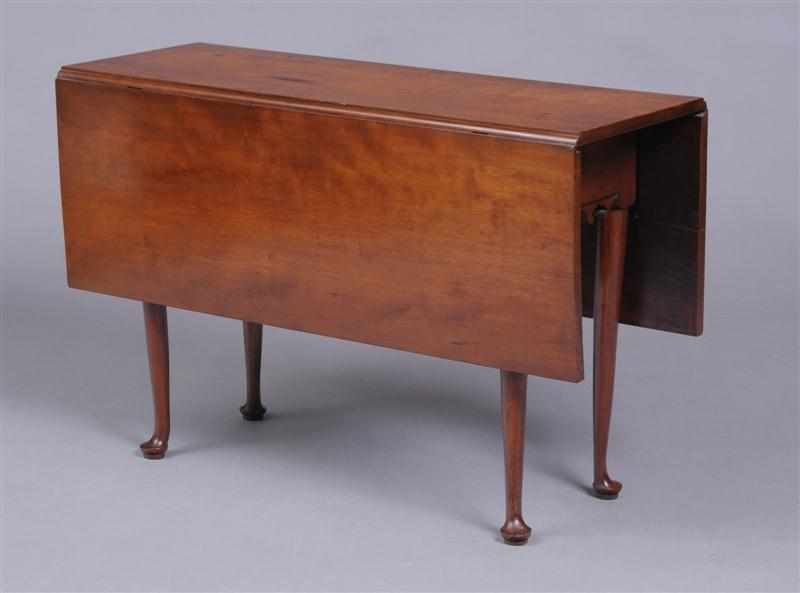 Appraisal: AMERICAN QUEEN ANNE CHERRY DROP-LEAF TABLE With two rectangular drop