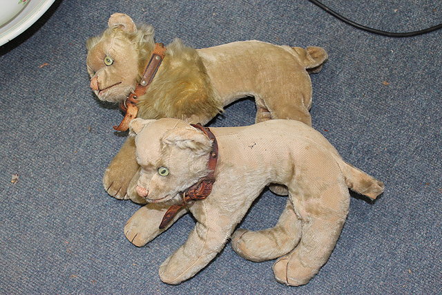 Appraisal: AN OLD STRAW FILLED PLUSH LION and a matching lioness