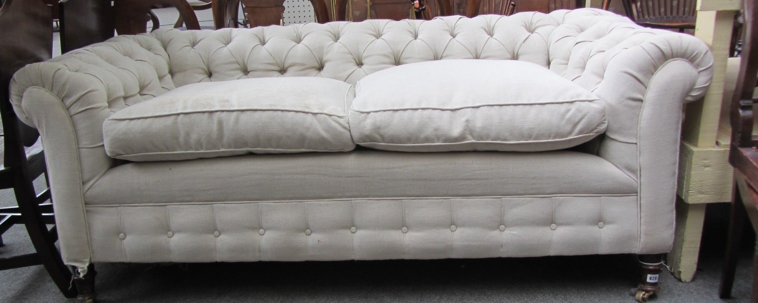 Appraisal: A Victorian Chesterfield sofa with button back roll over arms