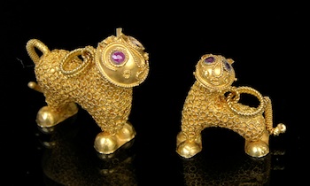 Appraisal: Two High Karat Charms A pair of stylized cats fashioned