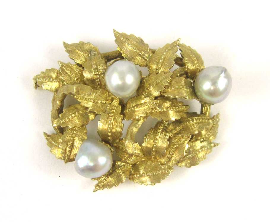 Appraisal: PEARL AND EIGHTEEN KARAT YELLOW GOLD BROOCH set with three