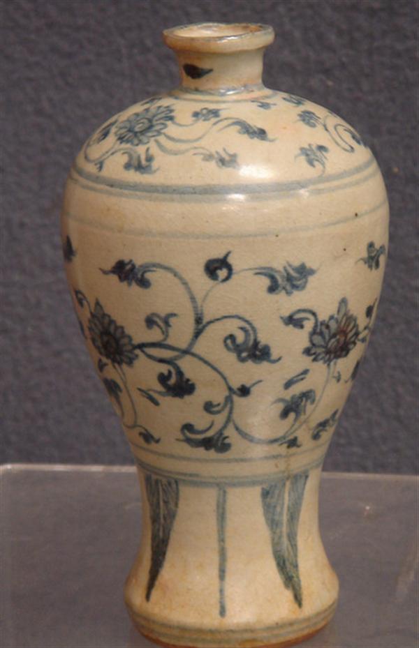 Appraisal: Chinese pottery vase blue floral decoration on pale green ground