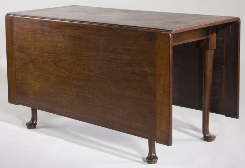 Appraisal: American Queen Anne Drop-Leaf Table th century mahogany and white