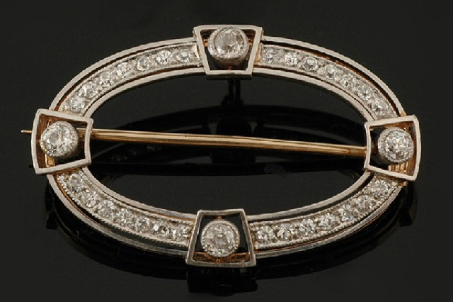 Appraisal: An Antique diamond brooch Of oval design comprising twenty eight