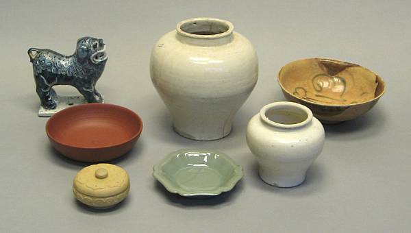 Appraisal: A group of ceramics Including a Hunan style glazed pottery