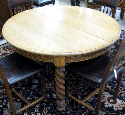 Appraisal: ROUND OAK DINING TABLE WITH FOUR LEAVES American late th