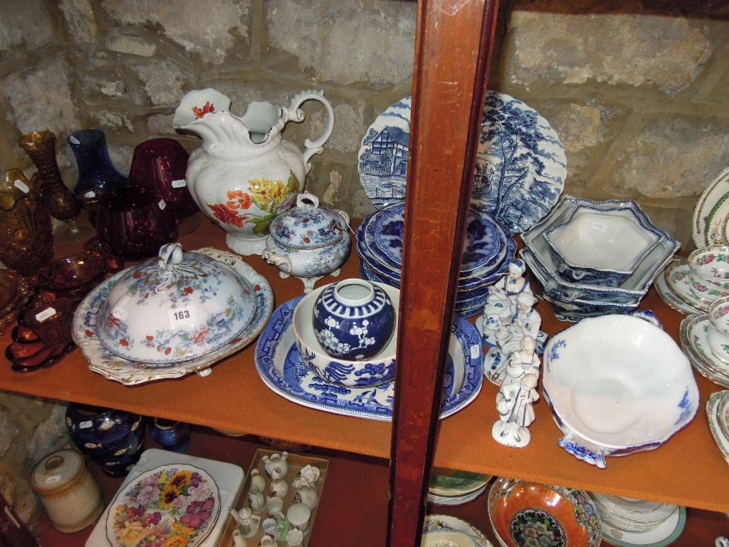 Appraisal: A quantity of ceramics and glassware including blue and white