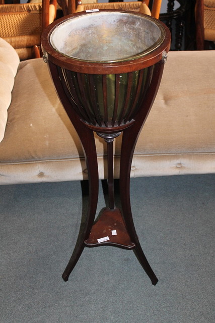 Appraisal: AN EDWARDIAN MAHOGANY ASPIDISTRA STAND with brass liner on shaped