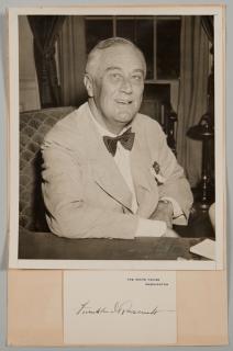 Appraisal: F D Roosevelt Signed Card Photo Franklin Delano Roosevelt autographed