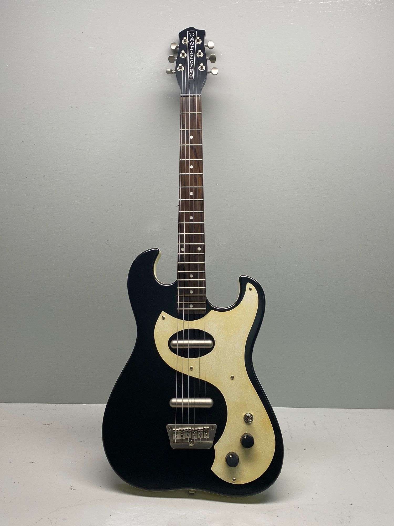 Appraisal: Danelectro BaritoneDanelectro Baritone All guitars and stringed instruments in this