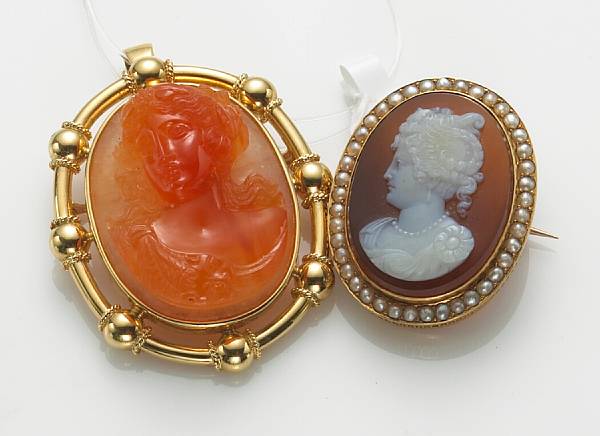 Appraisal: A hardstone and k gold pendant-brooch together with a hardstone