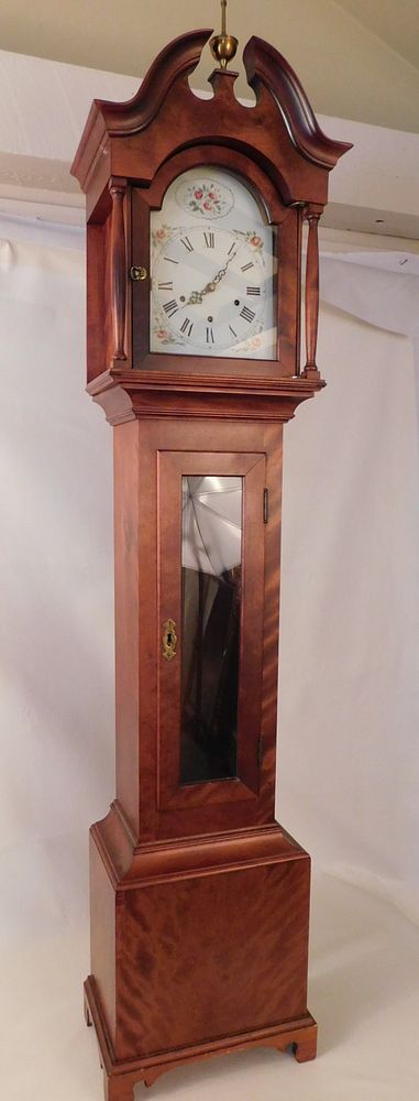 Appraisal: STENNES DWARF TALL CLOCK Vintage dwarf tall clock in cherry