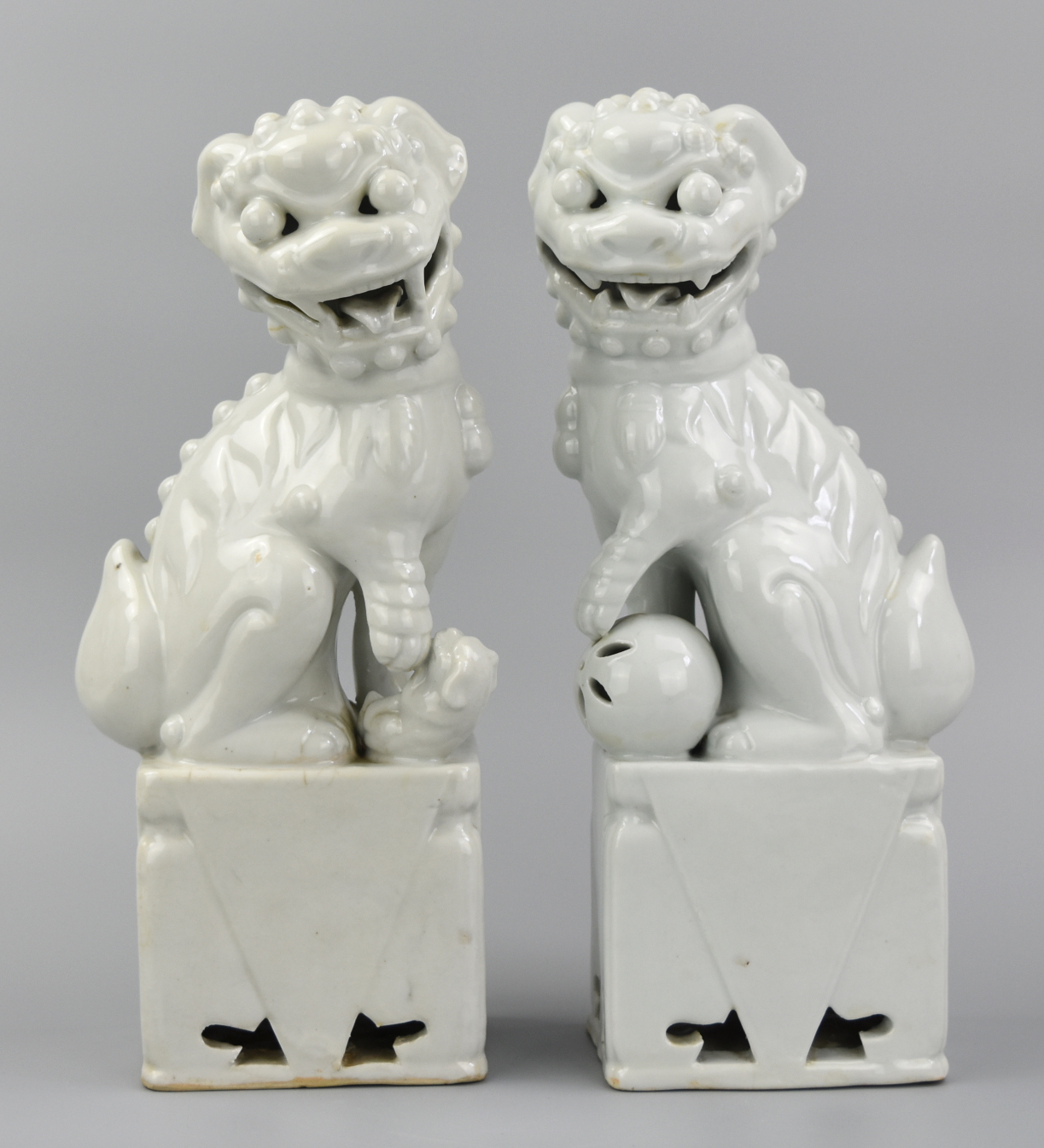 Appraisal: PAIR OF LARGE CHINESE DEHUA GUARDIAN LIONS TH C A