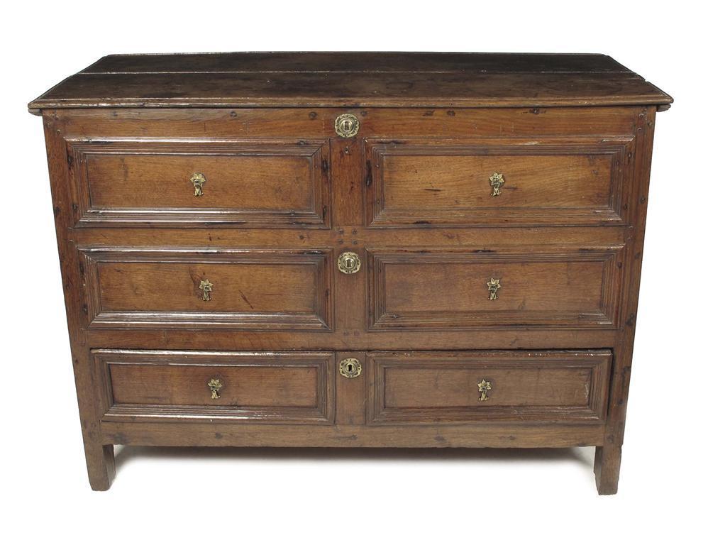 Appraisal: An early th century oak mule chest