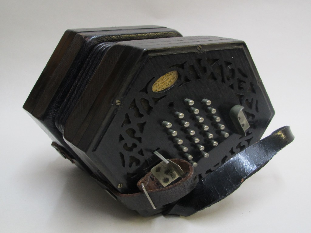 Appraisal: A Wheatstone Co concertina no in original case with trade