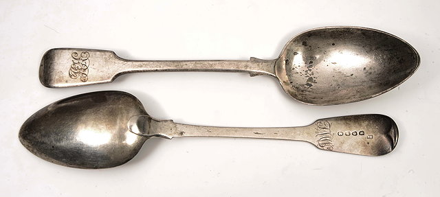 Appraisal: A GEORGIAN SILVER FIDDLE PATTERN TABLE SPOON with marks for