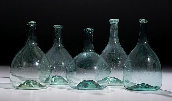 Appraisal: FIVE FREE-BLOWN MIDWESTERN CLUB BOTTLES attributed to Mantua or Kent