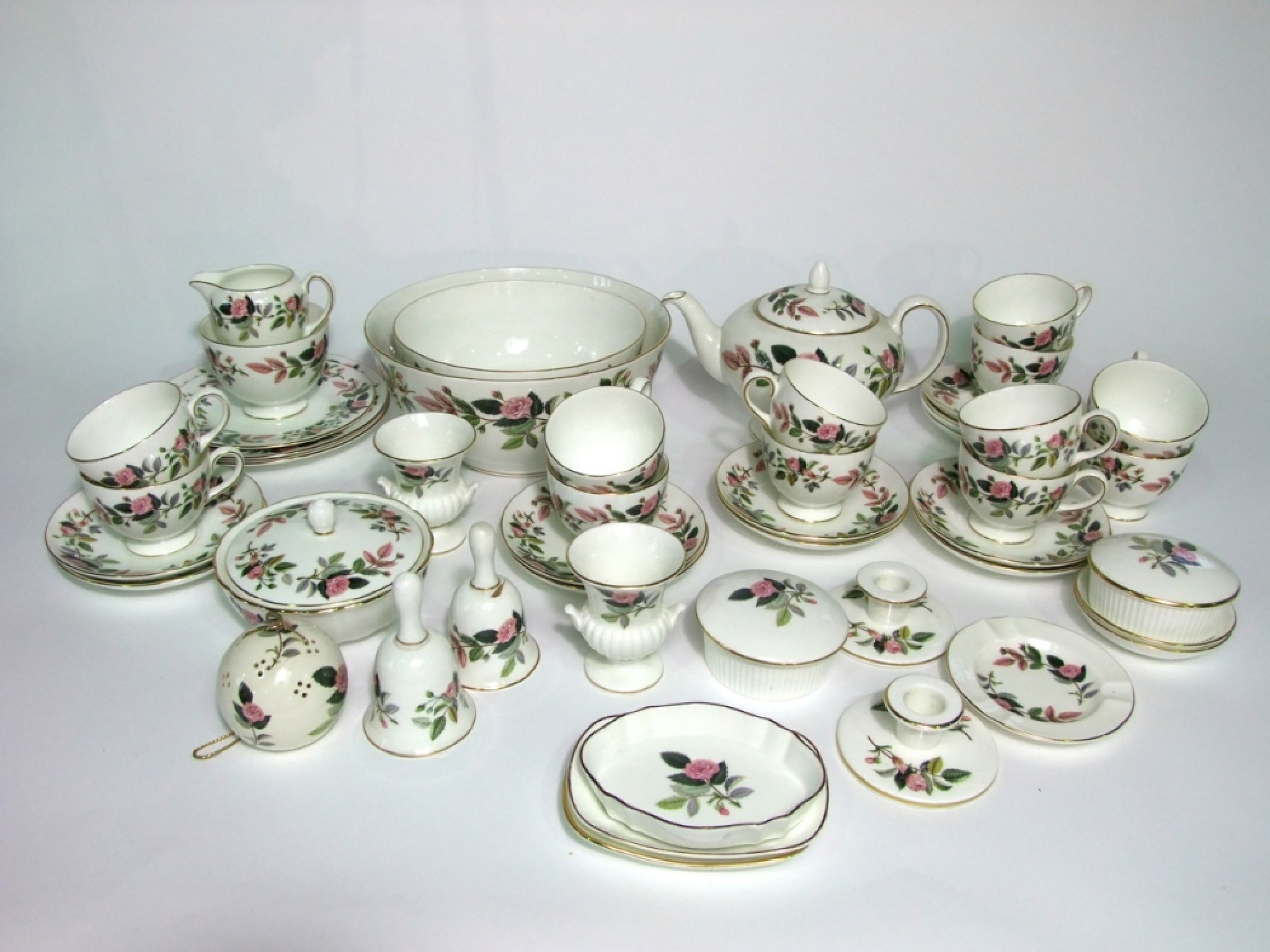 Appraisal: An extensive collection of Wedgwood Hathaway Rose pattern wares including