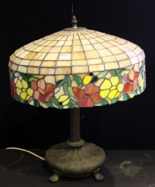 Appraisal: A table lamp with leadlight shade in the manner of