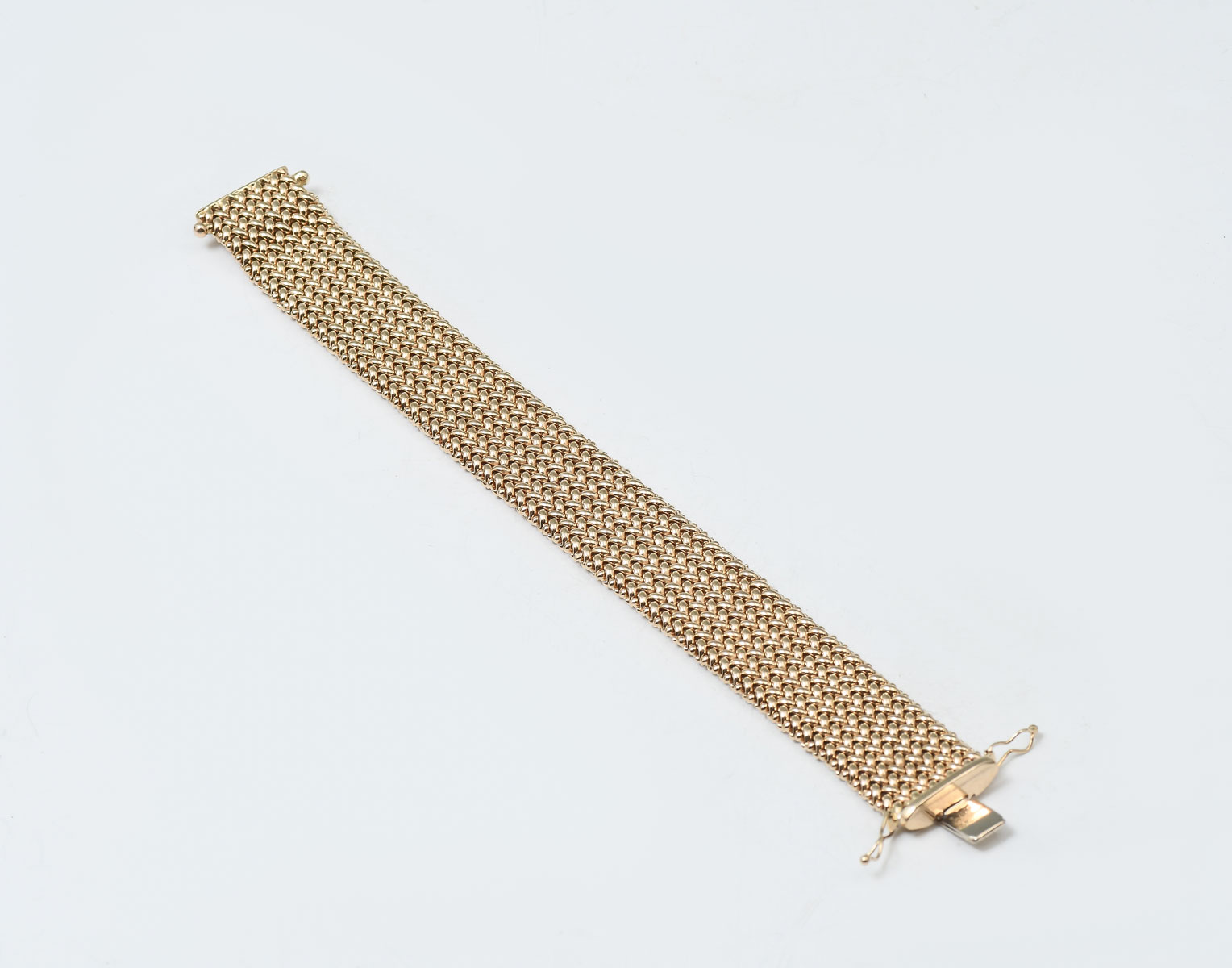 Appraisal: VINTAGE K GOLD ITALIAN WIDE MESH BRACELET Wear this classic