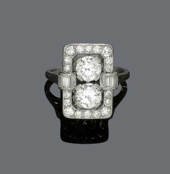 Appraisal: DIAMOND RING ca Platinum Fancy Art D co ring the