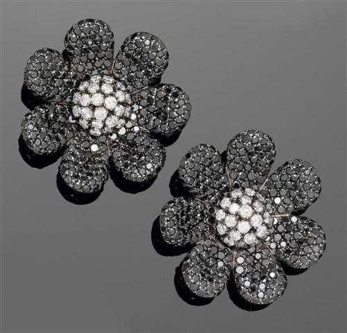 Appraisal: BRILLIANT-CUT DIAMOND CLIP EARRINGS CORALIE White gold Large modern flower-shaped