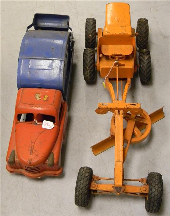 Appraisal: Doepke orange roadgrader and Structo ''No Utility'' truck as found