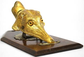 Appraisal: Victorian Hound's Head Paperweight The gold-tone head with inset yellow