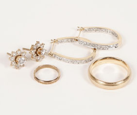 Appraisal: Lot of pieces gold jewelry K yellow gold mm ring