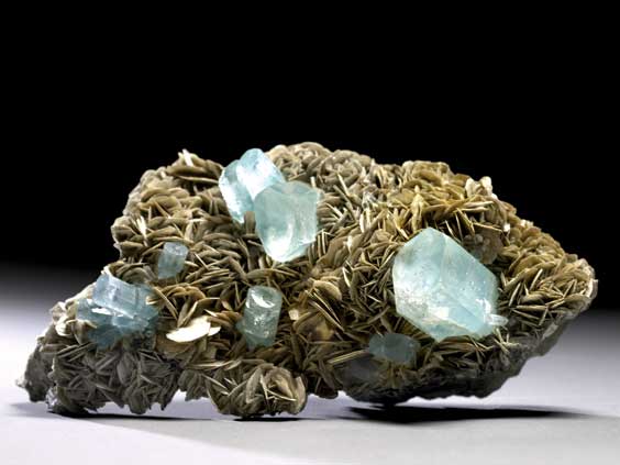 Appraisal: AQUAMARINE WITH MUSCOVITE Nagar Pakistan A very fine combination of