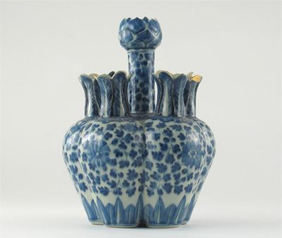 Appraisal: A Chinese blue and white tulip vase decorated with scrolling