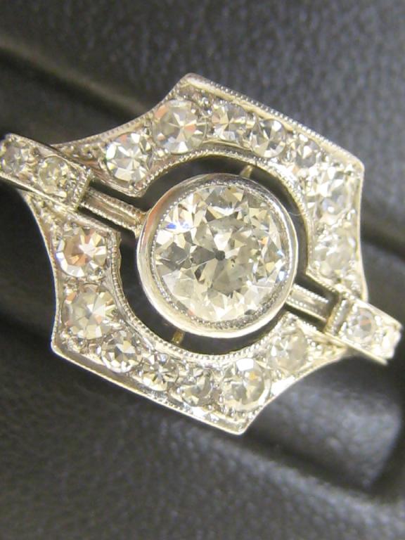 Appraisal: An Art Deco diamond Ring the principal old cut stone