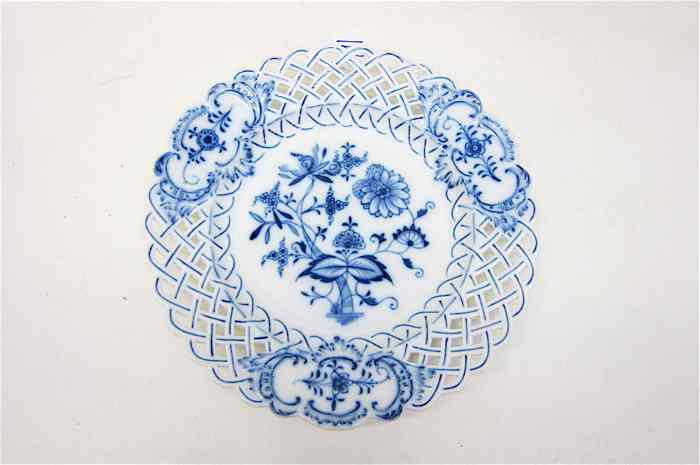 Appraisal: ROUND MEISSEN PORCELAIN PLATE the ''Blue Onion'' pattern having pierced