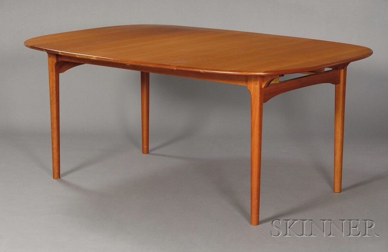 Appraisal: Dining Table Cherry and cherry veneers New England fourth quarter