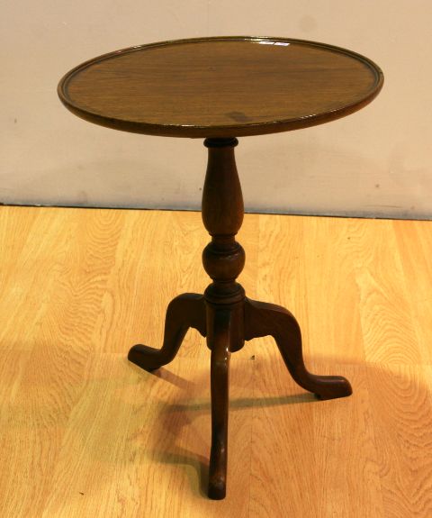 Appraisal: A cedar wine table damage to leg cm diameter cm