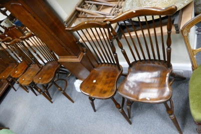 Appraisal: Set of elm Windsor dinning chairs