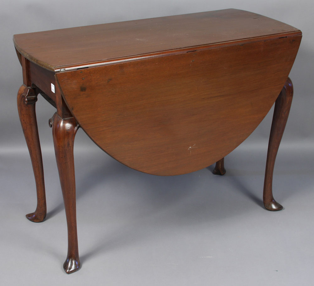 Appraisal: - th C Queen Anne Drop-Leaf Table th century Queen