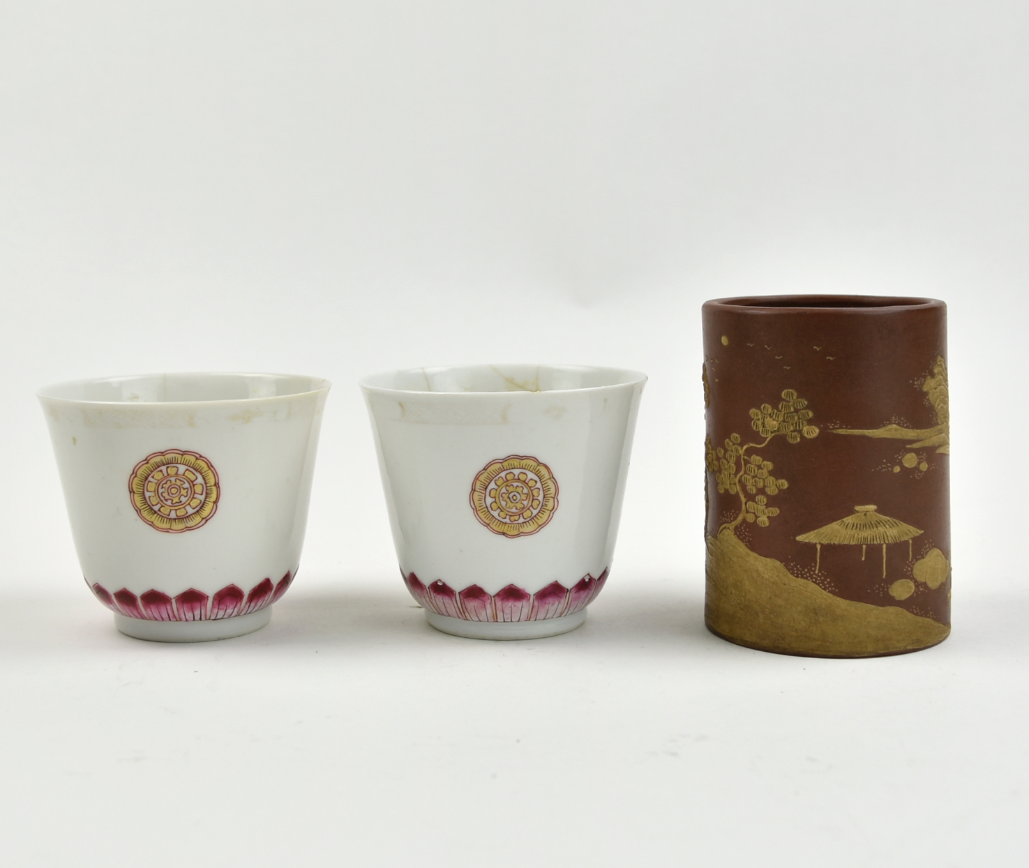 Appraisal: Chinese th C cups decorated with three floral roundels with