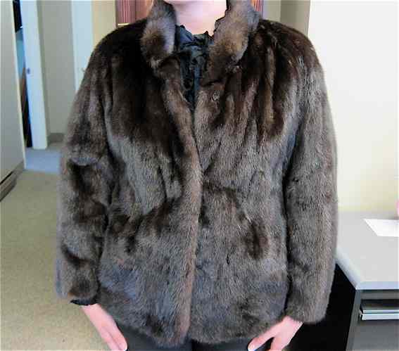 Appraisal: LADIES MINK JACKET natural mahogany color two exterior pockets fully