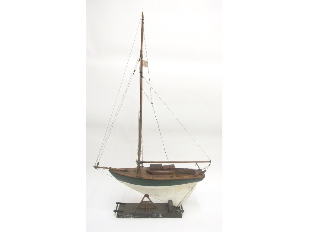 Appraisal: A pond yacht with single mast green and white hull