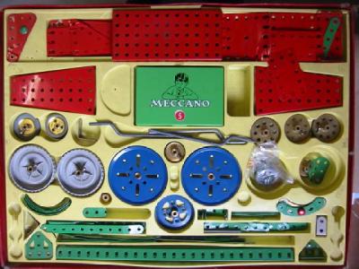 Appraisal: A Meccano No set with blue green and red parts