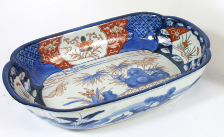 Appraisal: A JAPANESE IMARI OVOID SHAPED SERVING BOWL hand painted with