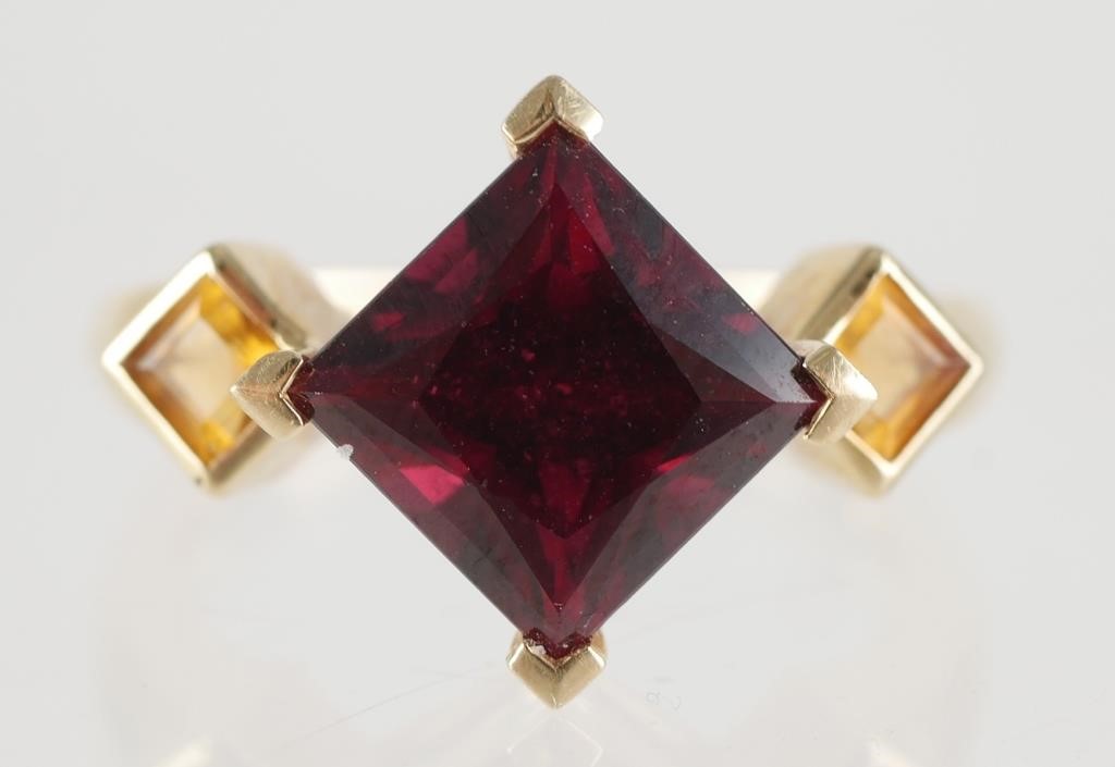 Appraisal: K GOLD RED SPINEL RING K yellow gold ring featuring