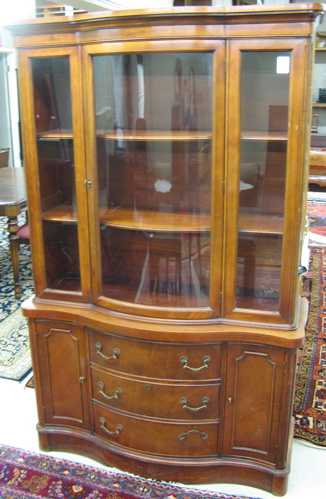 Appraisal: FEDERAL STYLE MAHOGANY CHINA CABINET ON BUFFET American mid th