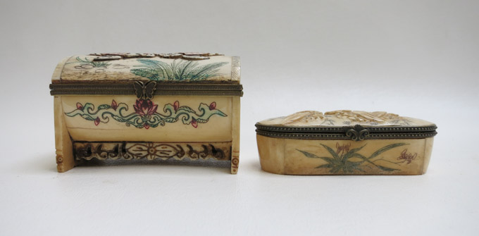 Appraisal: TWO CHINESE SCRIMSHAW BONE BOXES with hinged lids featuring relief