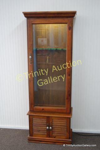 Appraisal: Vintage Knotty Pine Gun Lighted Gun Cabinet This is for