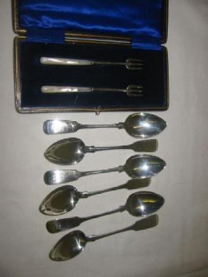 Appraisal: A SET OF SIX SCOTTISH TEASPOONS in Fiddle pattern chased